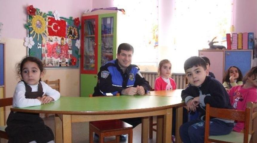Anaokulu &Ouml;ğrencilerine Trafik Ve G&uuml;venlik Eğitimi