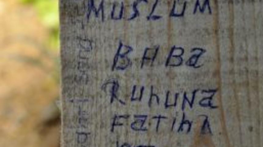 M&uuml;sl&uuml;m G&uuml;rses&rsquo;in Mezarlığına Ziyaret&ccedil;i Akını