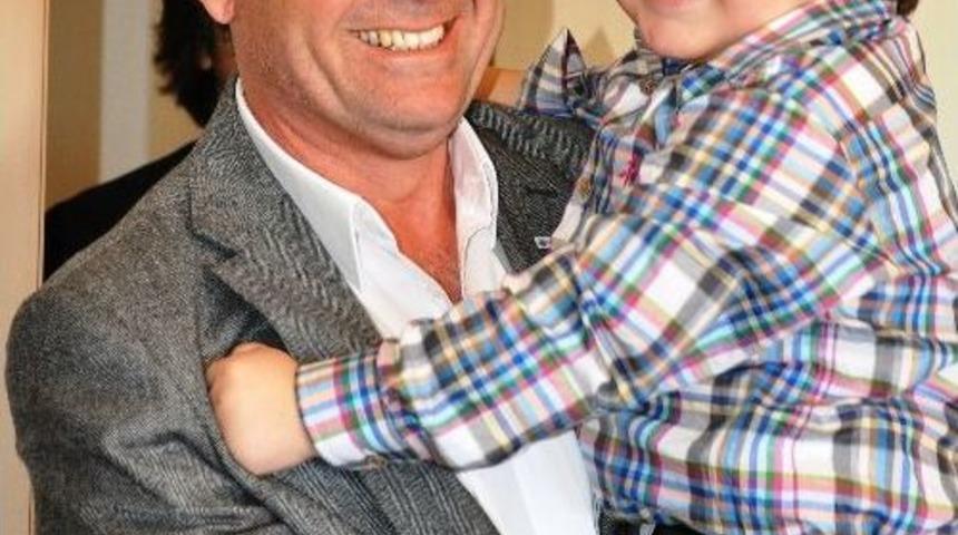 Minik Baha, Başkanın Odasının Altını &Uuml;st&uuml;ne Getirdi