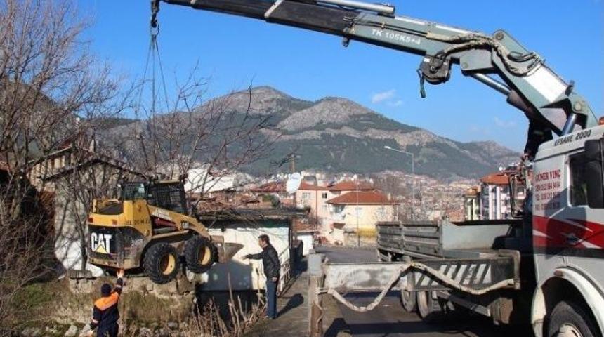 Amasya Belediyesi Dereleri Temizliyor