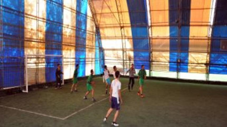 Midyat'ta Y&uuml;ksekokul &Ouml;ğrencileri Futbol Turnuvasında Stres Attı