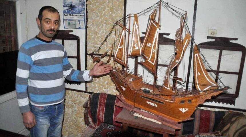 Yaptığı Maketleri Satamayınca At&ouml;lyesini Kapattı