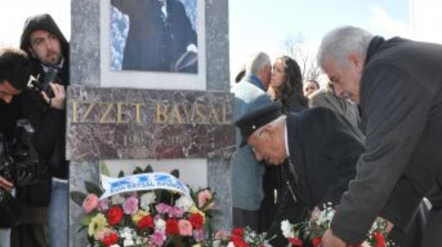 Hayırsever Iş Adamı İzzet Baysal Mezarı Başında Anıldı