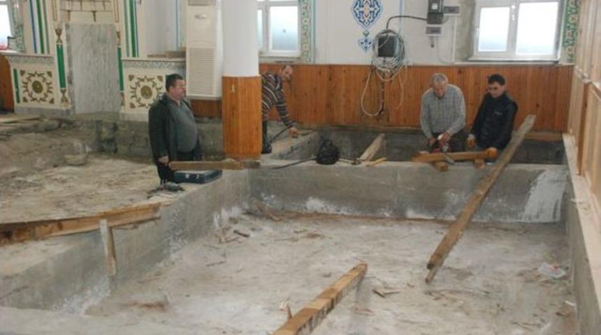 Mollabey Camii'nde Tadilat &Ccedil;alışmaları Devam Ediyor
