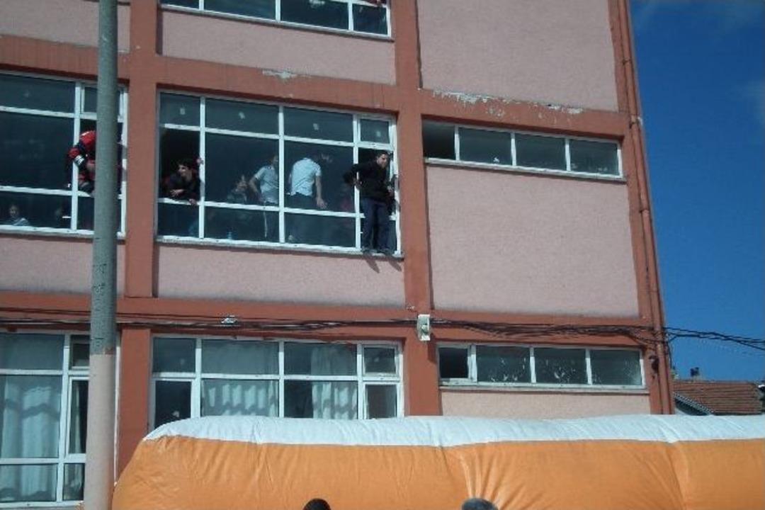 Kdz. Ereğli Belediyesi İtfaiyesinden Okullarda Deprem Tatbikatı