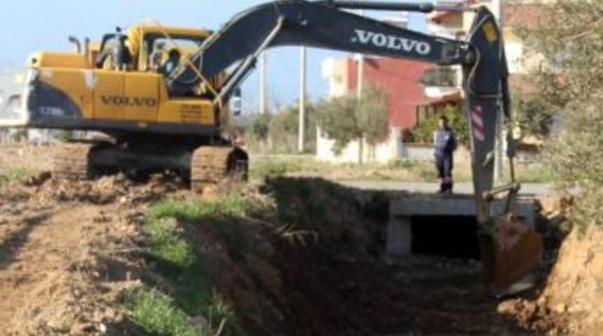 Burhaniye&rsquo;de Hummalı Menfez Temizliği