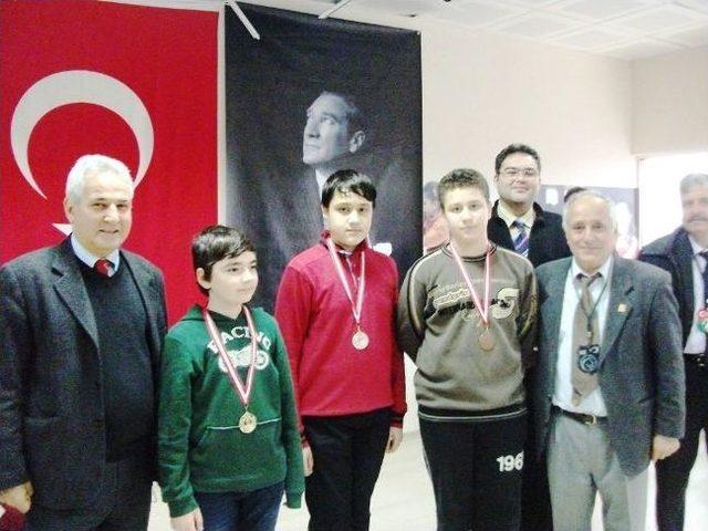 Manisa Okul Sporları Satranç Turnuvası Gediz Spor Salonlarında Yapıldı