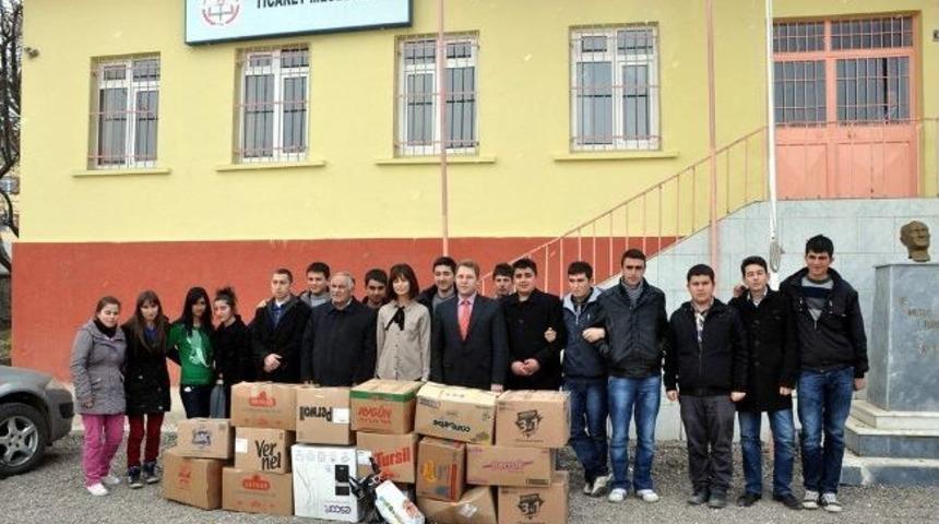 Suşehri Ticaret Meslek Lisesi &Ouml;ğrencilerinden &Ouml;rnek Davranış