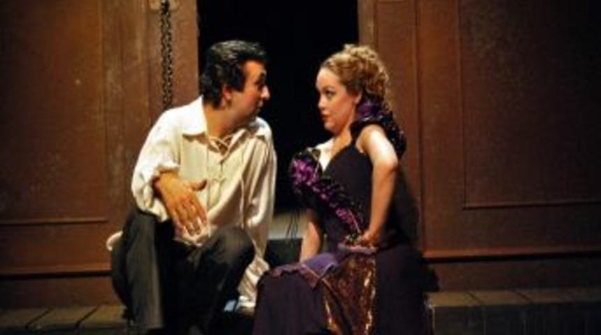 Carmela Ve Paoılıno&rdquo;yu 2 Bin 776 Kişi İzledi