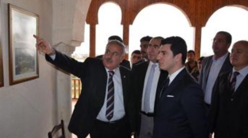 T&uuml;rkiye&rsquo;nin en gen&ccedil; milletvekili Harran &Uuml;niversitesi&rsquo;nde