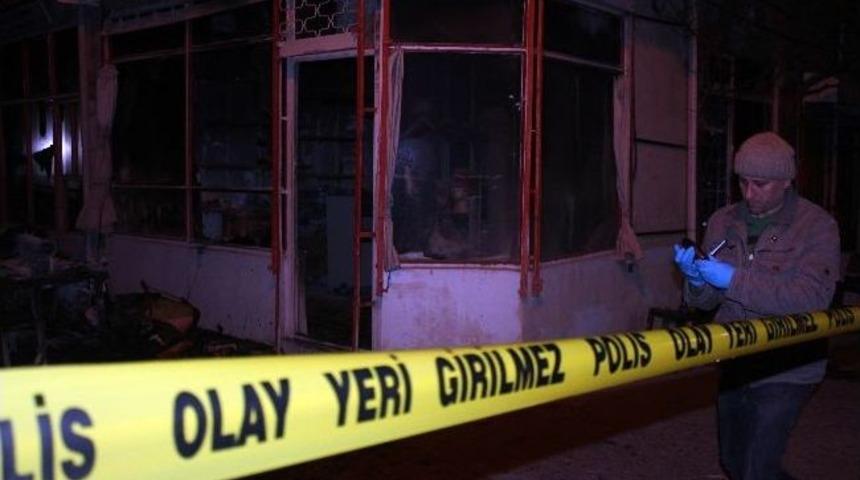 Ak Parti'li Y&ouml;neticinin İş Yeri Kundaklandı İddiası