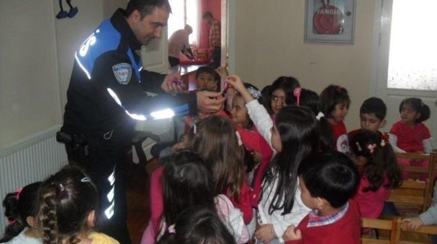 Toplum Destekli Polisler Minik Öğrencilerle