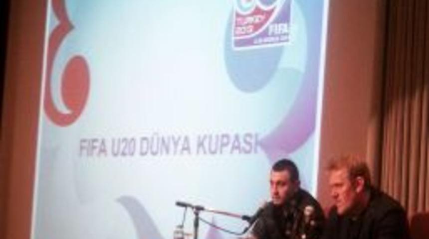 Prosinecki, U20 D&uuml;nya Kupası Etkinlikleri &Ccedil;er&ccedil;evesinde &Ouml;ğrencilerle Buluştu