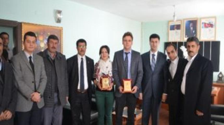 Ak Partililerden Doktorlara Plaket