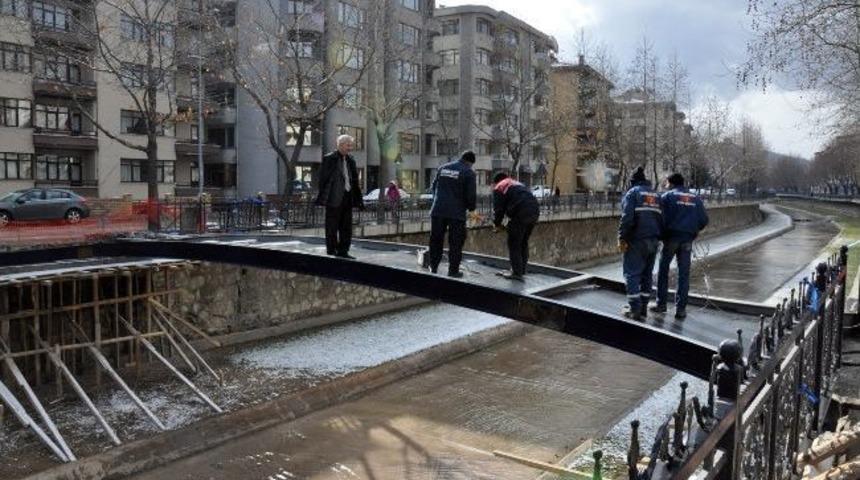 Başkan Vekili Yavuz, K&ouml;pr&uuml; Yapım &Ccedil;alışmalarını İnceledi