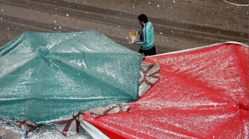 Bartın&rsquo;da Kısa S&uuml;reli Dolu Yağışı