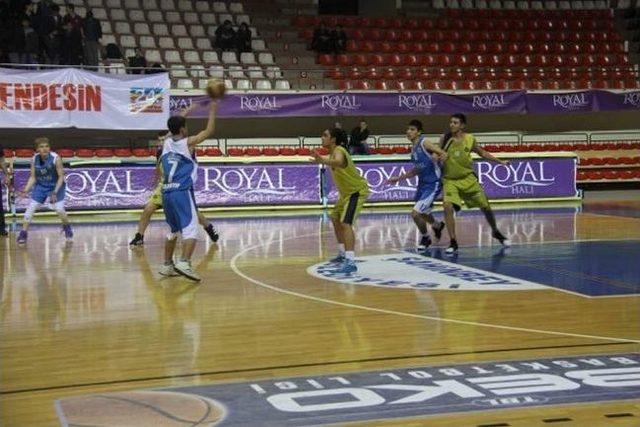 Royal Halı Gaziantep Büyükşehir Belediyesi Basketbol Yıldız Erkek Takımı Gaziantep Şampiyonu