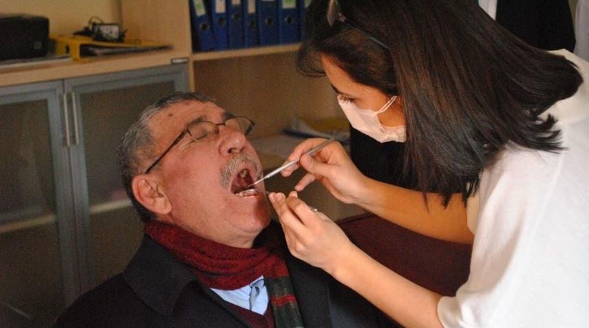 Dişlerine G&uuml;nl&uuml;k Bakanların Ağız Sağlığı Tam