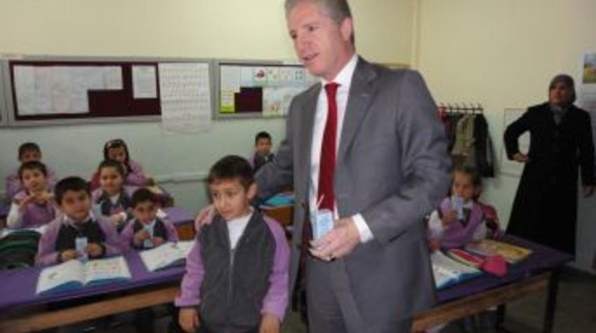 Şarkışla&rsquo;da &Ouml;ğrencilere S&uuml;t Dağıtıldı