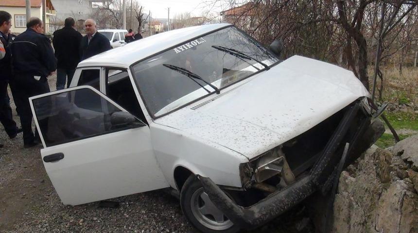 Polisten Ka&ccedil;an S&uuml;r&uuml;c&uuml;y&uuml; Duvar Durdurdu