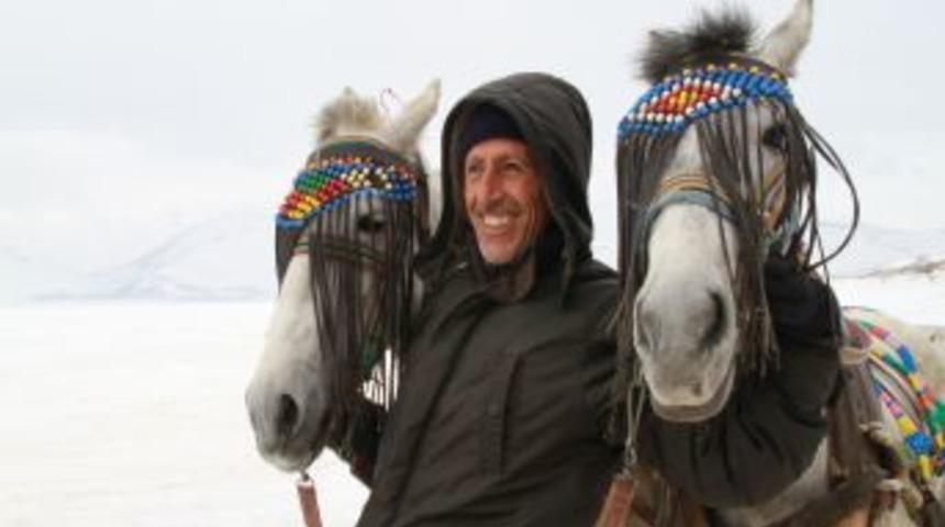 &Ccedil;ıldır G&ouml;l&uuml;'nde Atlı Kızak Keyfi