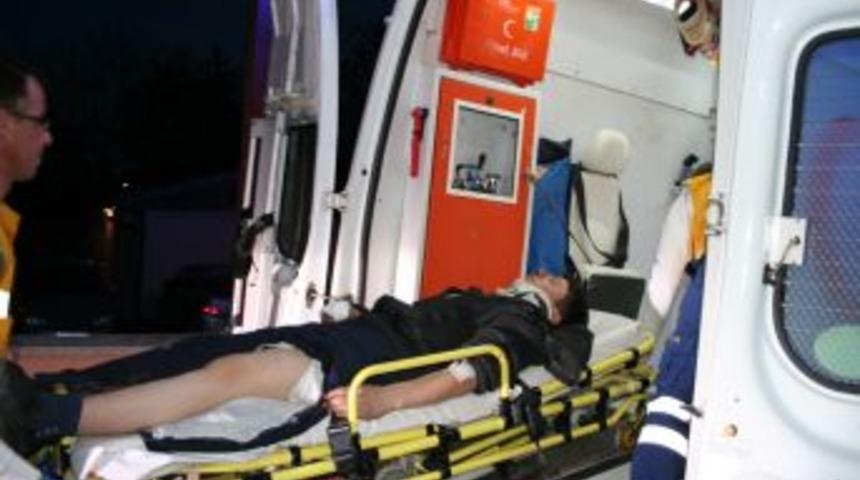 &Ouml;ğrenci Servisi Ile TIR &Ccedil;arpıştı: 14 Yaralı