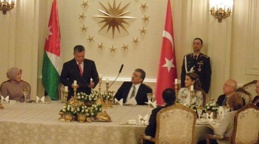 Cumhurbaşkanı G&uuml;l, &Uuml;rd&uuml;n Kralı H&uuml;seyin'e Akşam Yemeği Verdi