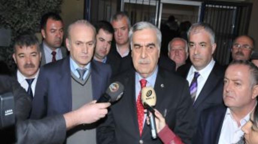 AK Parti İl Başkanı Akay, Silahla Vurulan AK Partili Damar'ı Ziyaret Etti