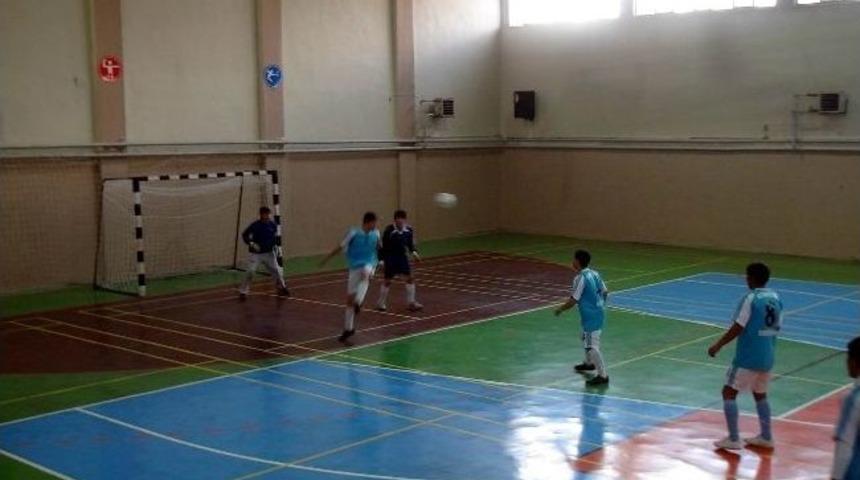 Gen&ccedil;ler Futsal M&uuml;sabakaları Tamamlandı