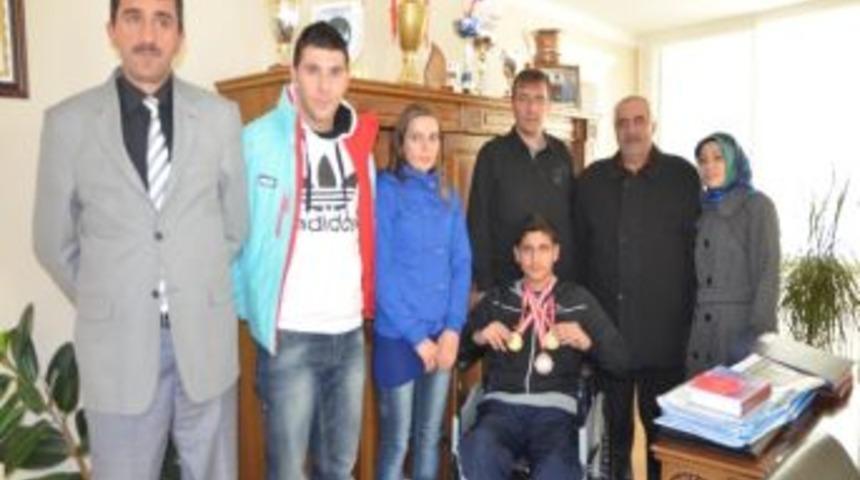 Bedensel Engelli Çıldan, Yüzme De Türkiye Şampiyonu Oldu