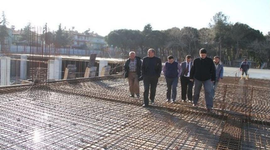 Kula'da Kent Meydanı &Ccedil;alışmaları B&uuml;t&uuml;n Hızıyla Devam Ediyor