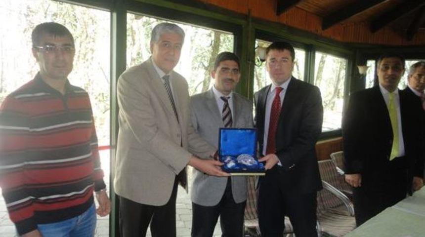 Başkan Sarı, Din G&ouml;revlisini &Ouml;d&uuml;llendirdi