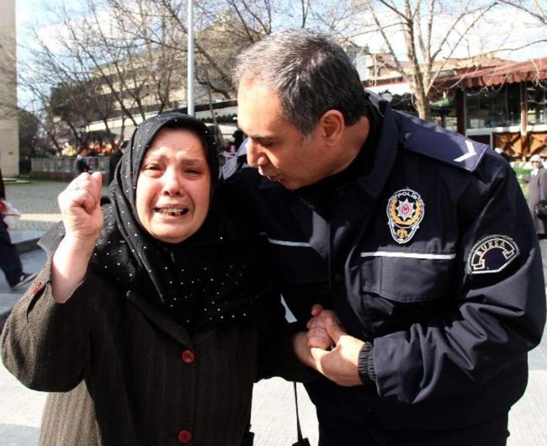 Oğlu &ouml;ld&uuml;r&uuml;len anne isyan etti