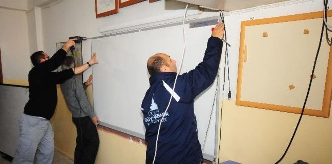 İzmir B&uuml;y&uuml;kşehirden Laminat Parke Seferberliği