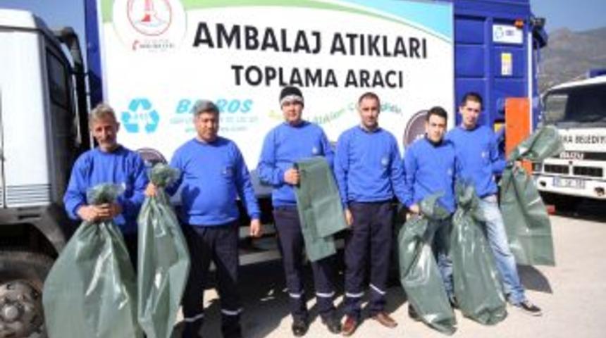 İzmir Karşıyaka'da Atıkları Evlerde Ayrıştırma Uygulaması Yine Başladı