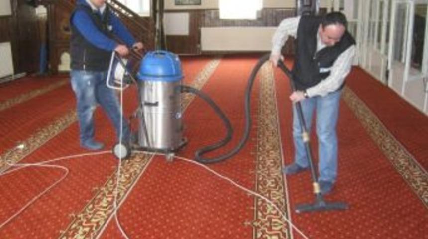 İzmit'te Cami Temizlikleri Devam Ediyor