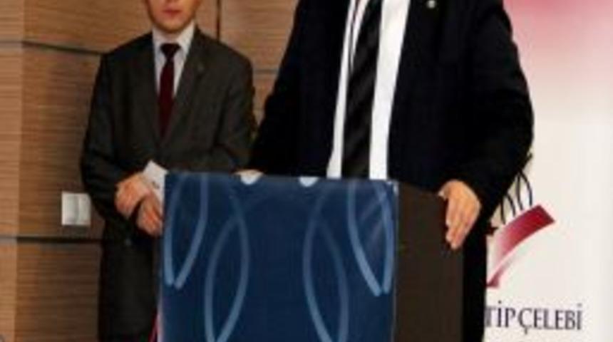 Rekt&ouml;r Akhan: Tarih, Sadece Ders Almayanlar I&ccedil;in Tekerr&uuml;rden Ibarettir