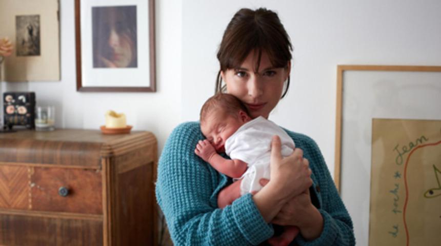 Bir g&uuml;nl&uuml;k bebekleriyle poz verdiler!