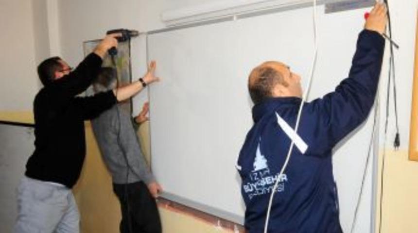 İzmir B&uuml;y&uuml;kşehir&rsquo;den Okullara Laminat Yazı Tahtası