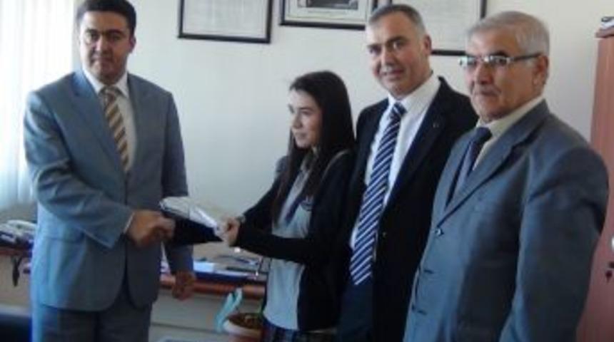 'Mehmet Akif' Konulu Portre Yazma Yarışmasında Birinci Beypazarı'ndan