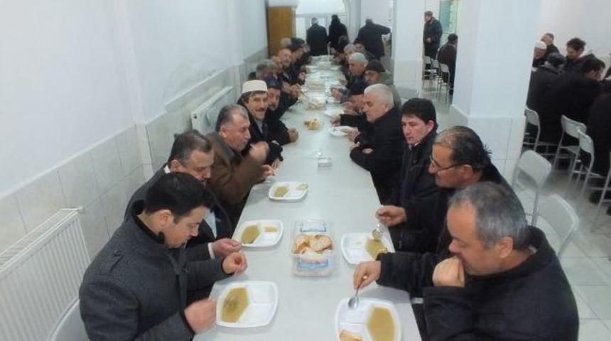 Sabah Namazını Camide Kılan Cemaate Kahvaltı İkramı