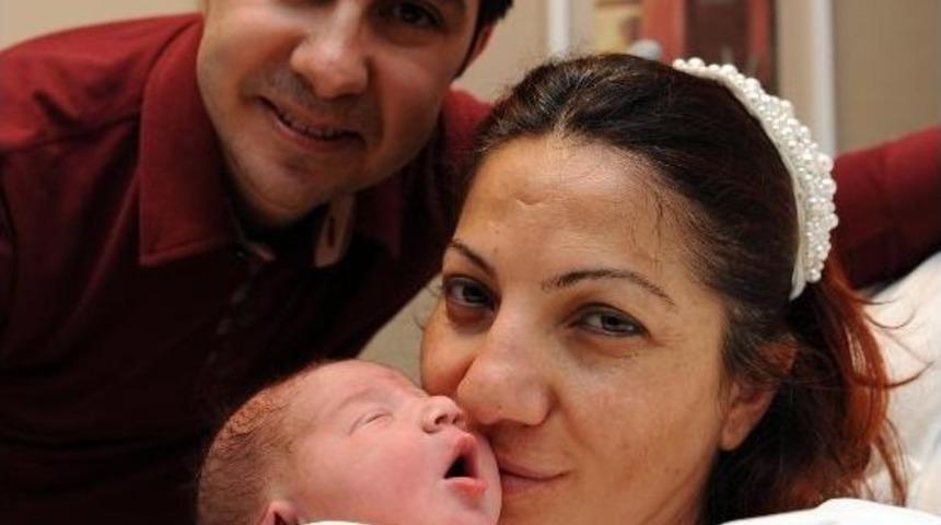 Sakarya &Ccedil;iftinin Bebeği Oldu