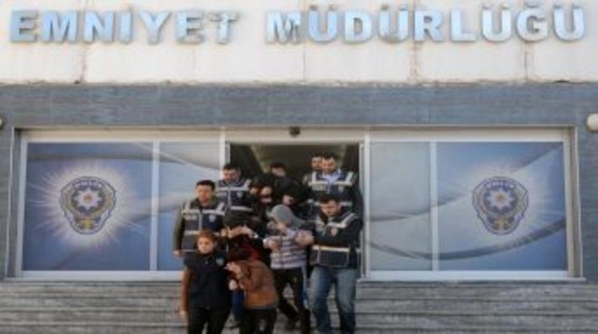 Kadınları Fuhuşa Zorlayan Şebeke &Ccedil;&ouml;kertildi