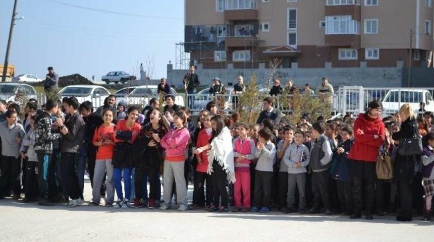 Tatbikatı Ger&ccedil;ek Sanınca Soluğu Okulda Aldılar
