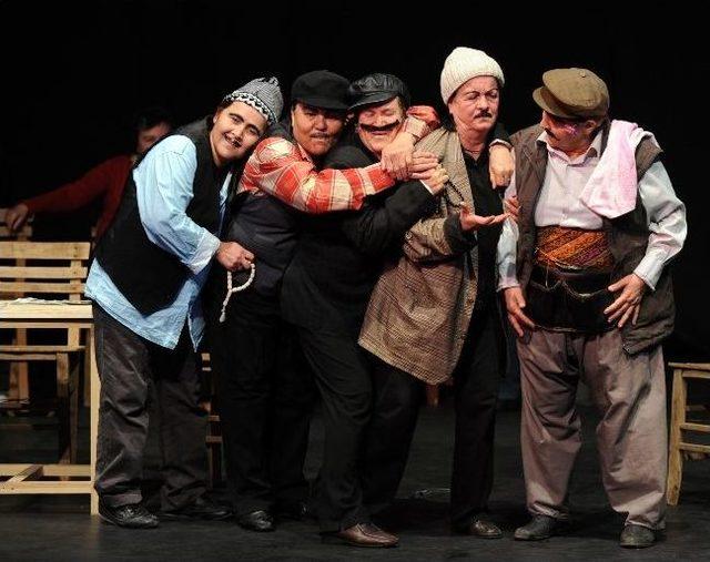 ‘kadınlar Tiyatroyla Buluşuyor’da Üçüncü Oyun Sahnede 1