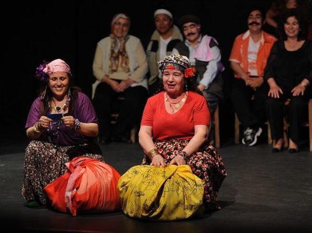 ‘kadınlar Tiyatroyla Buluşuyor’da Üçüncü Oyun Sahnede 2