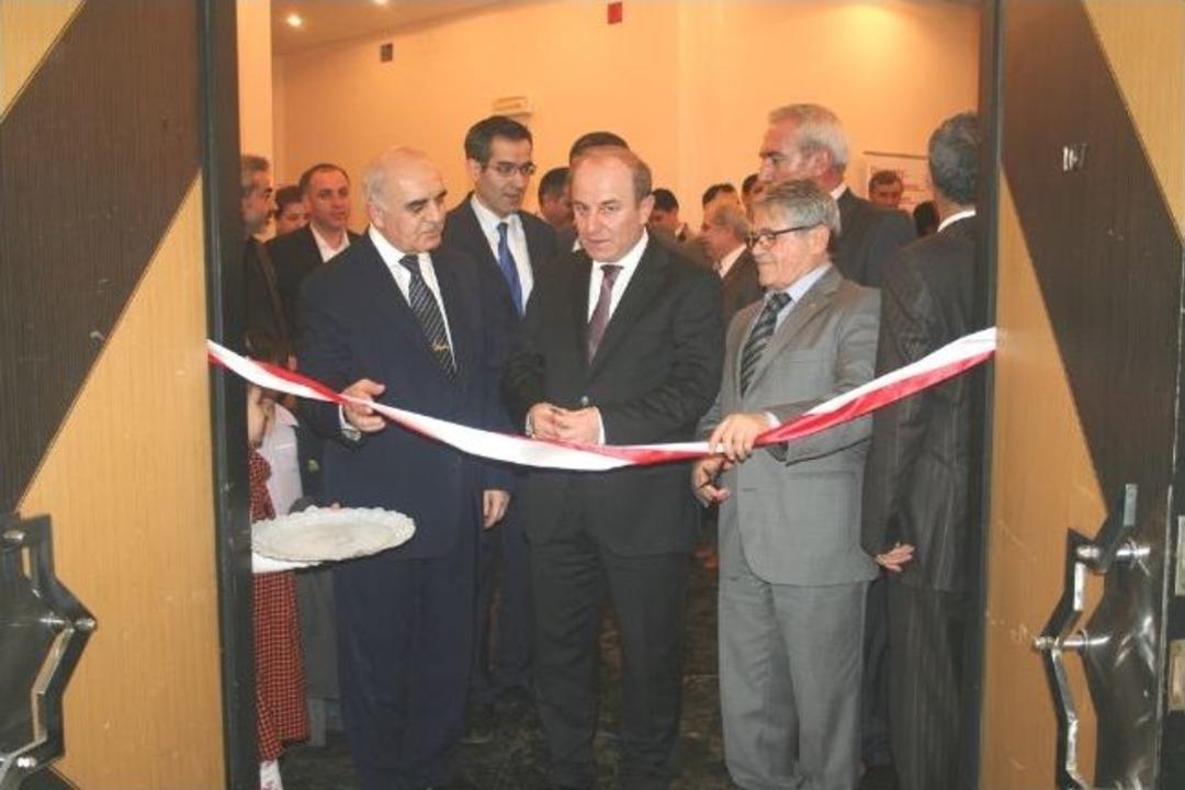 T&uuml;rkmen Ressamlar Erzurum&rsquo;u Tuvallerine Yansıttılar