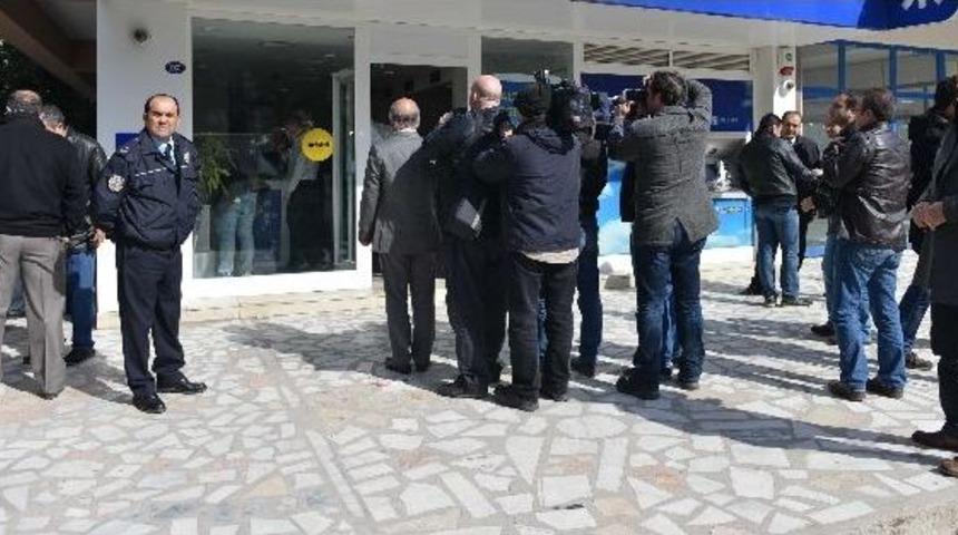 İzmir Polisi Ş&uuml;pheli Aracın Peşinde