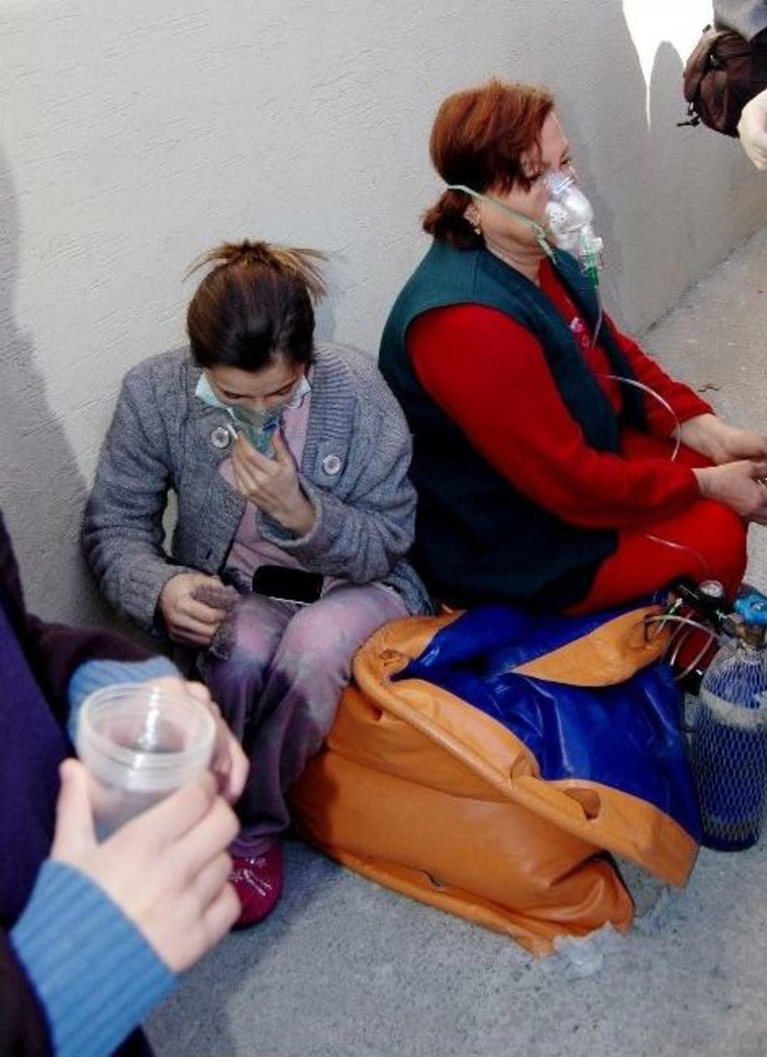 Yaşlı &Ccedil;ifti Yanmaktan Seyyar Satıcı Kurtardı