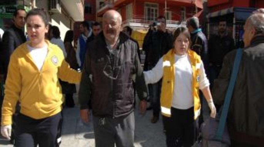 Fel&ccedil;li Kadın Ve 3 Aylık Bebeği, Yangından Itfaiye Erleri Kurtardı